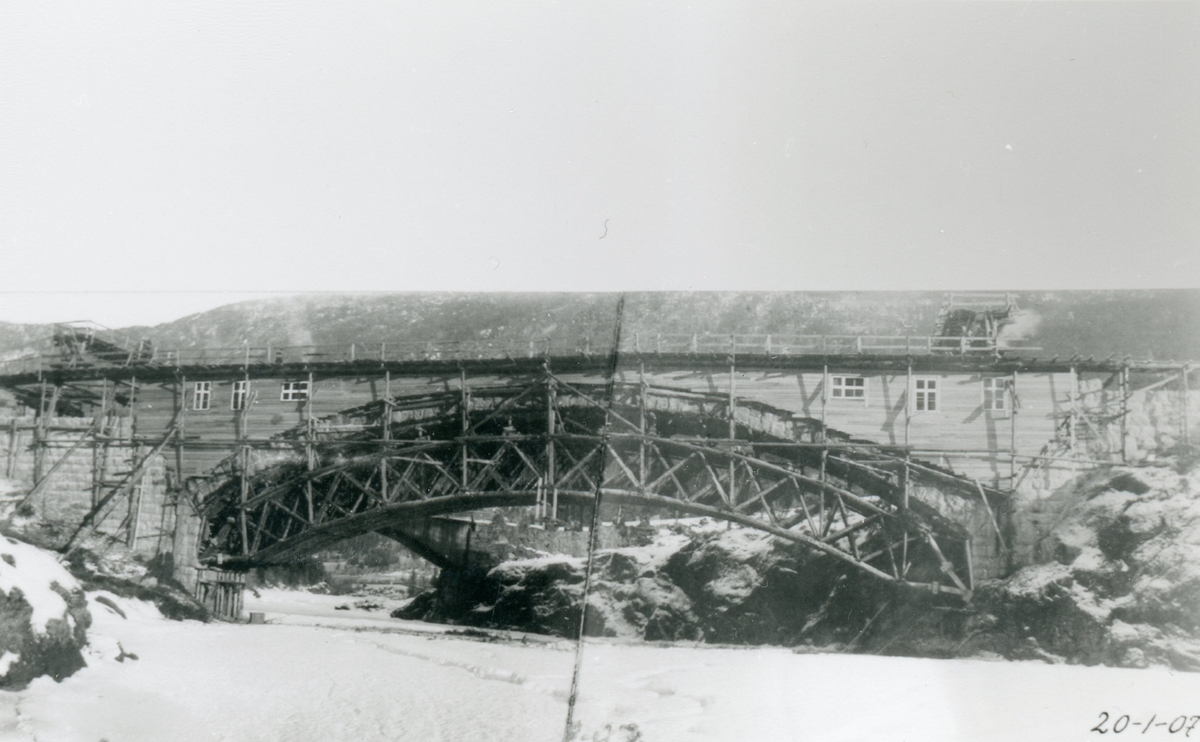 Svenkerud bru under bygging 20.01.1907.