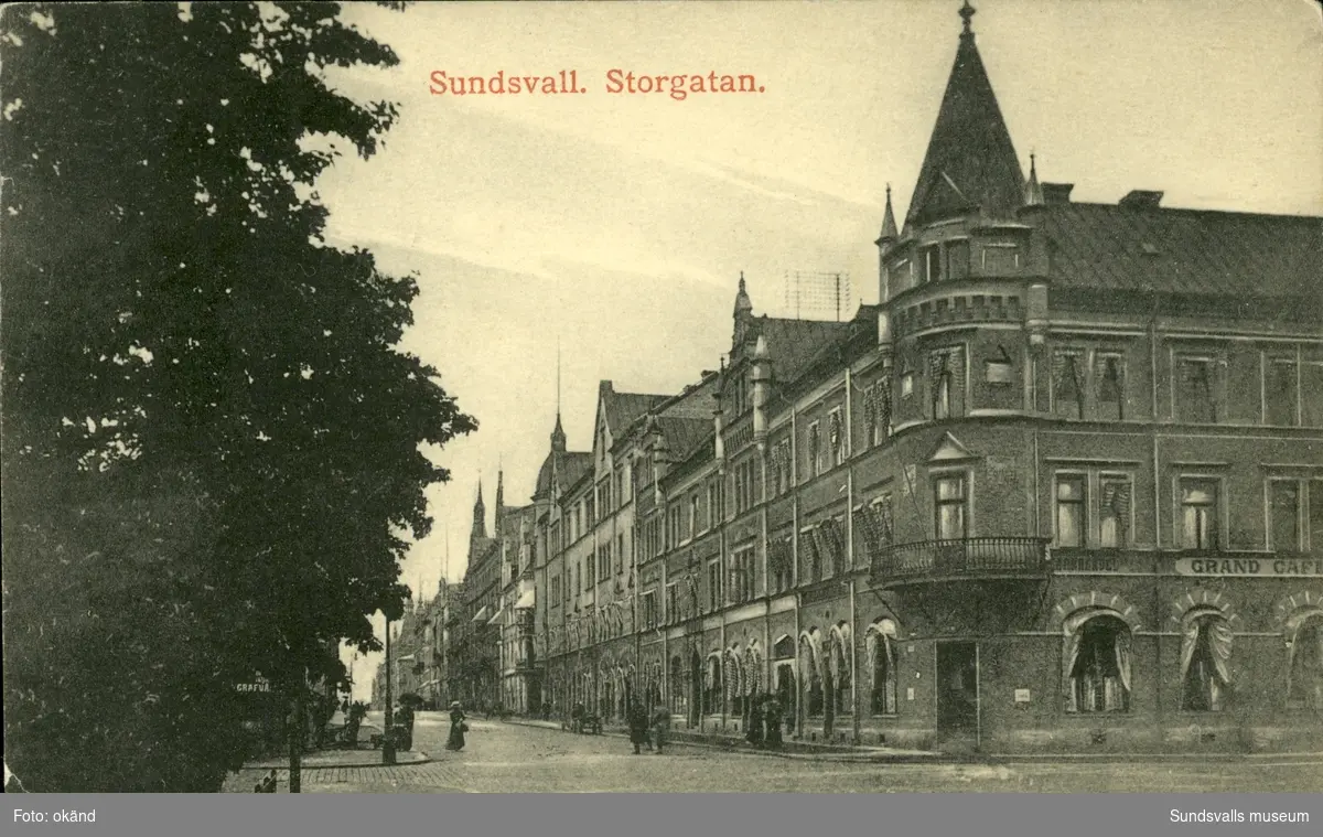 Vykort med motiv över Storgatan i Sundsvall.