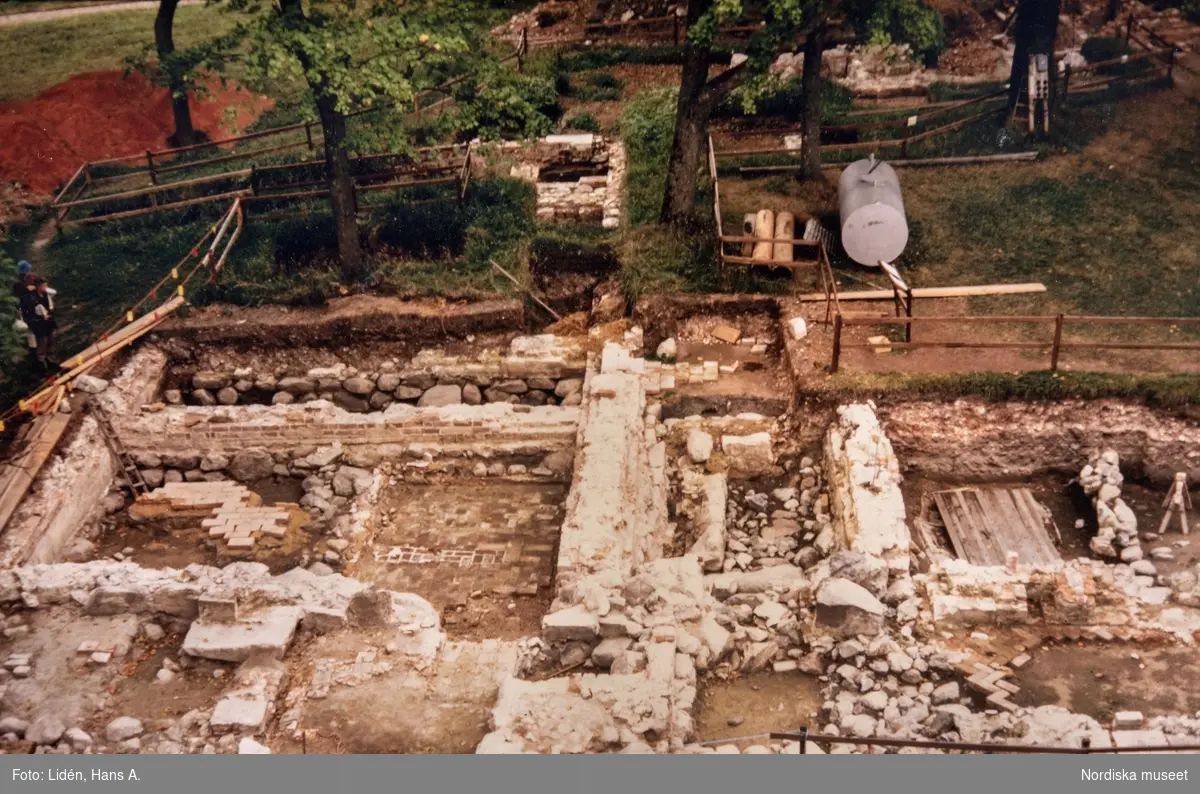 Arkeologiska undersökningar 1972-1974 av Julita kloster vid nuvarande Julita gård.