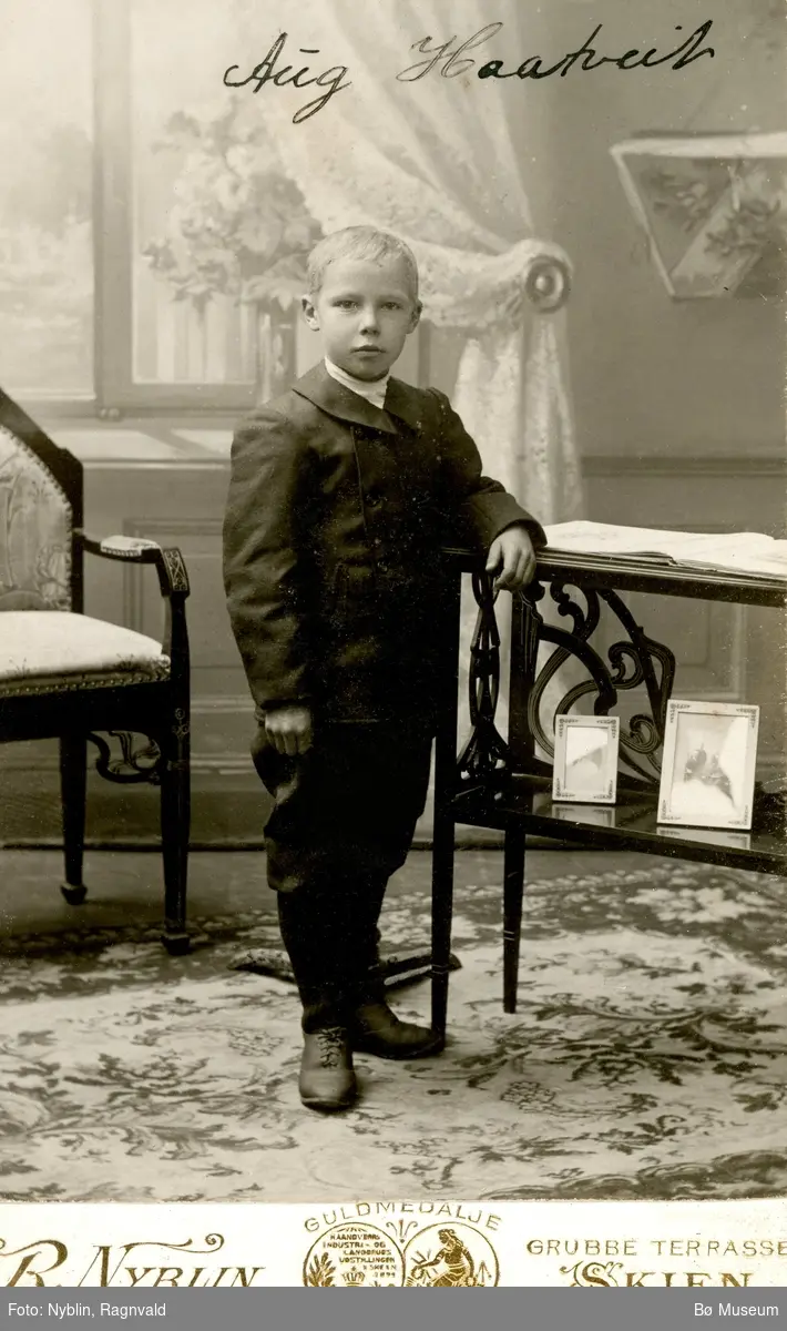 Barnefoto av Augun T. Moen tatt 30.09.1907