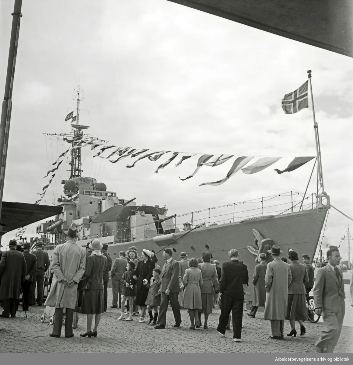 Bilder fra feiringen av Oslo bys 900-års jubileum, mai 1950. Flåtebesøk.