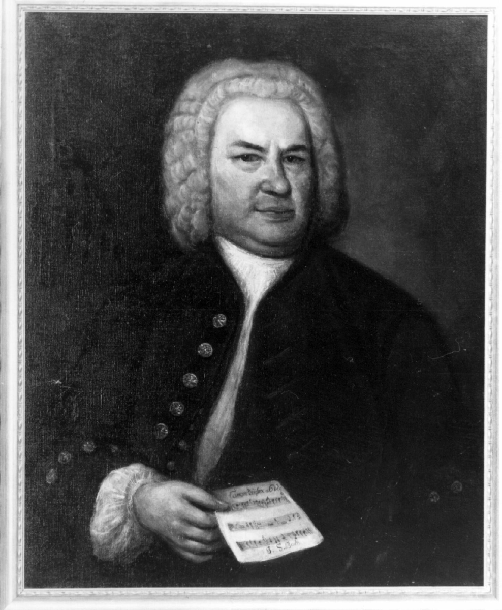 Forestiller Johan Sebastian Bach. Brystbilde, 1/2-profil. I høyre hånd holder han et noteblad.