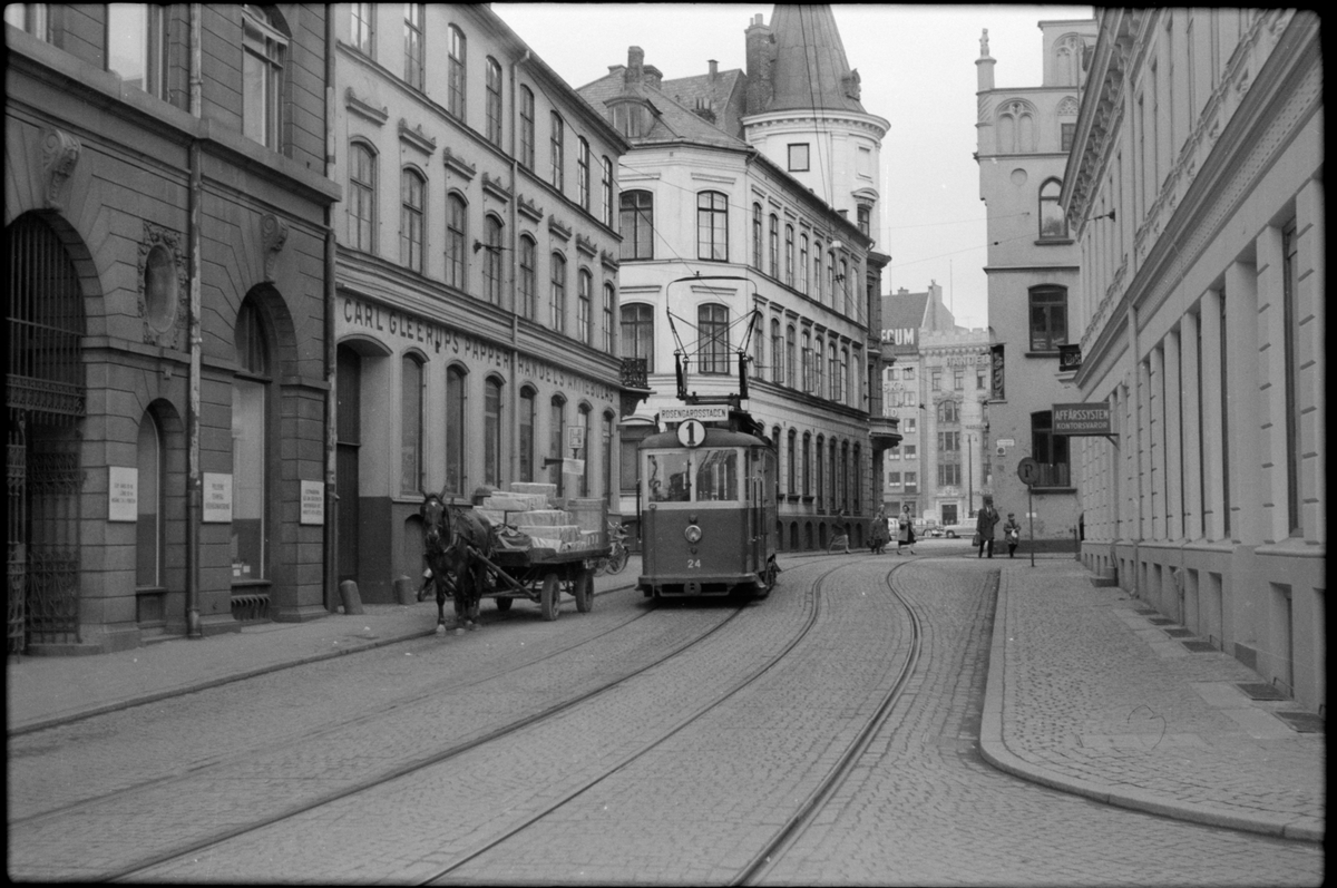 Malmö Stads Spårvägar, MSS E 24 på Frans Suellsgatan där dubbelspåret ringlade fram så att man kunde stanna med lastfordon.