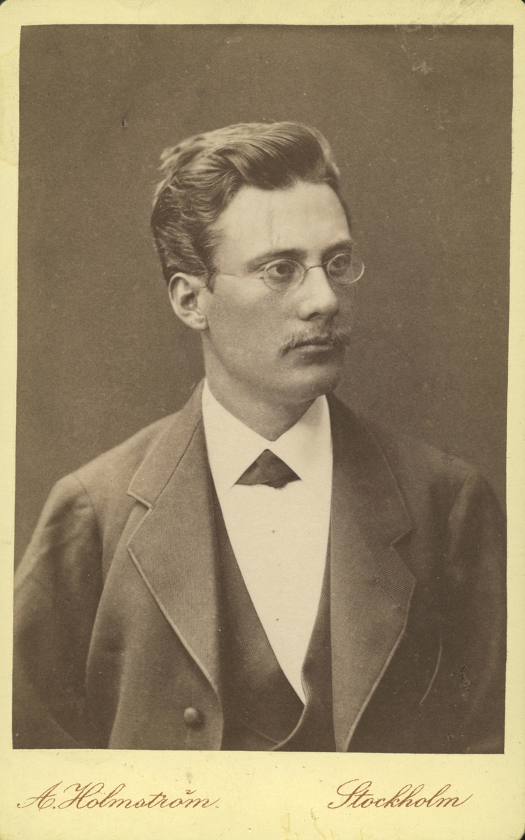 Gustaf Holmström.