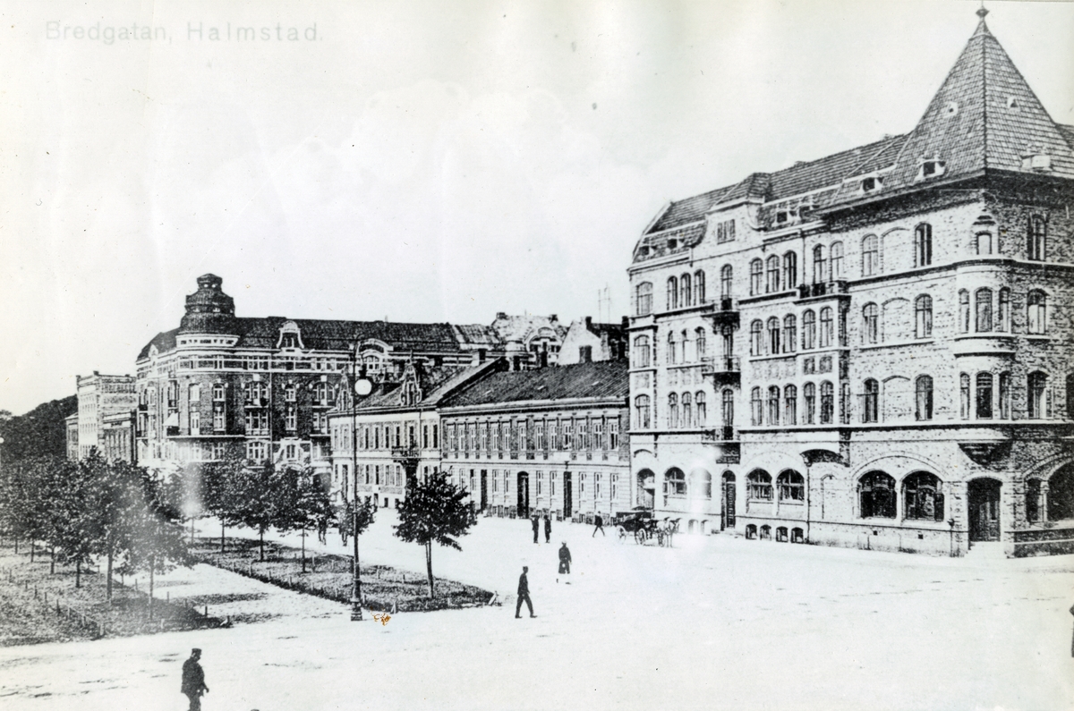 Bredgatan 7-11, Halmstad. Grand Hotell till höger.