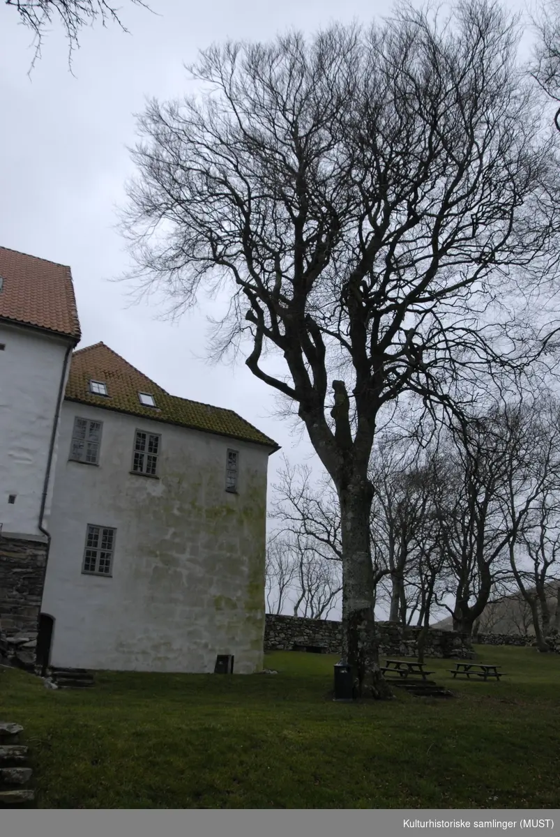 Sydfløy, Utstein kloster