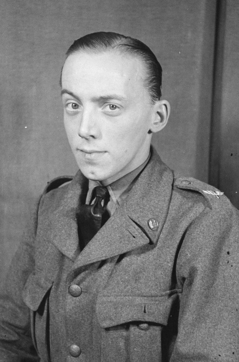 Porträttfoto av soldat Andrew Hessen-Croon (nummer 781), mekaniker vid F 19, Svenska frivilligkåren i Finland under finska vinterkriget, 1940.