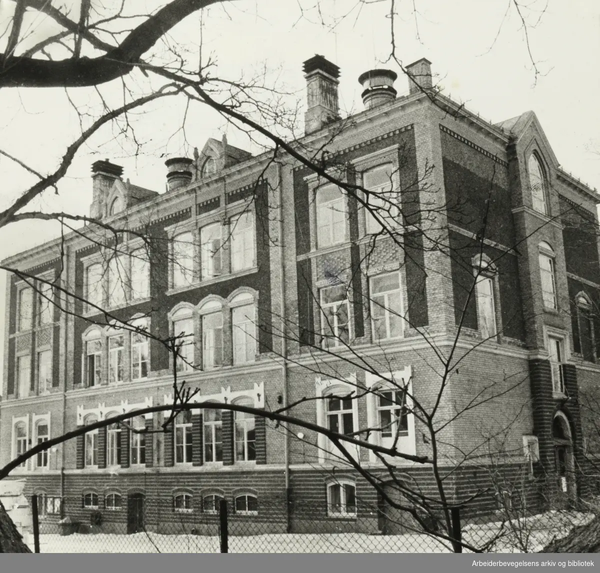Professor Dahls gate. Berle skole blir overtatt av Barnevernsakademiet og Barnevern skolen. Mars 1969