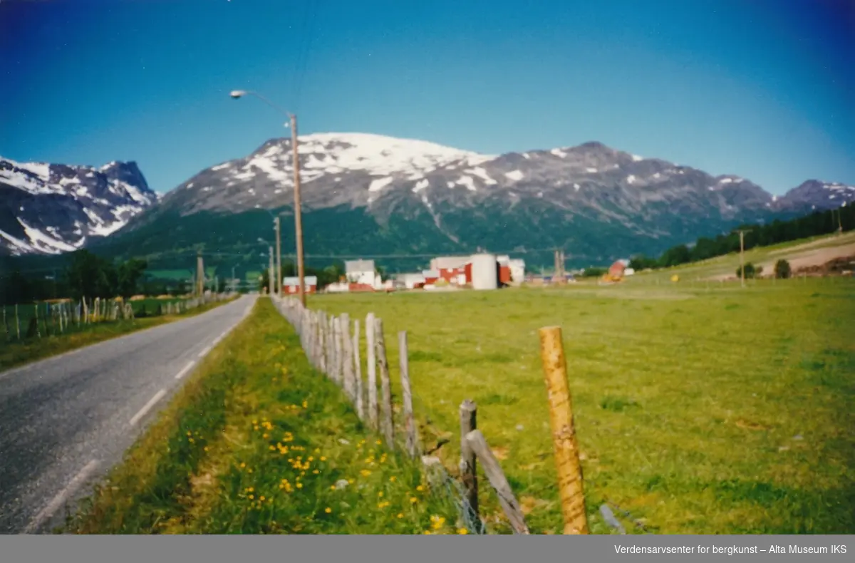 Bilde av gård i Bognelvdalen, Langfjord.