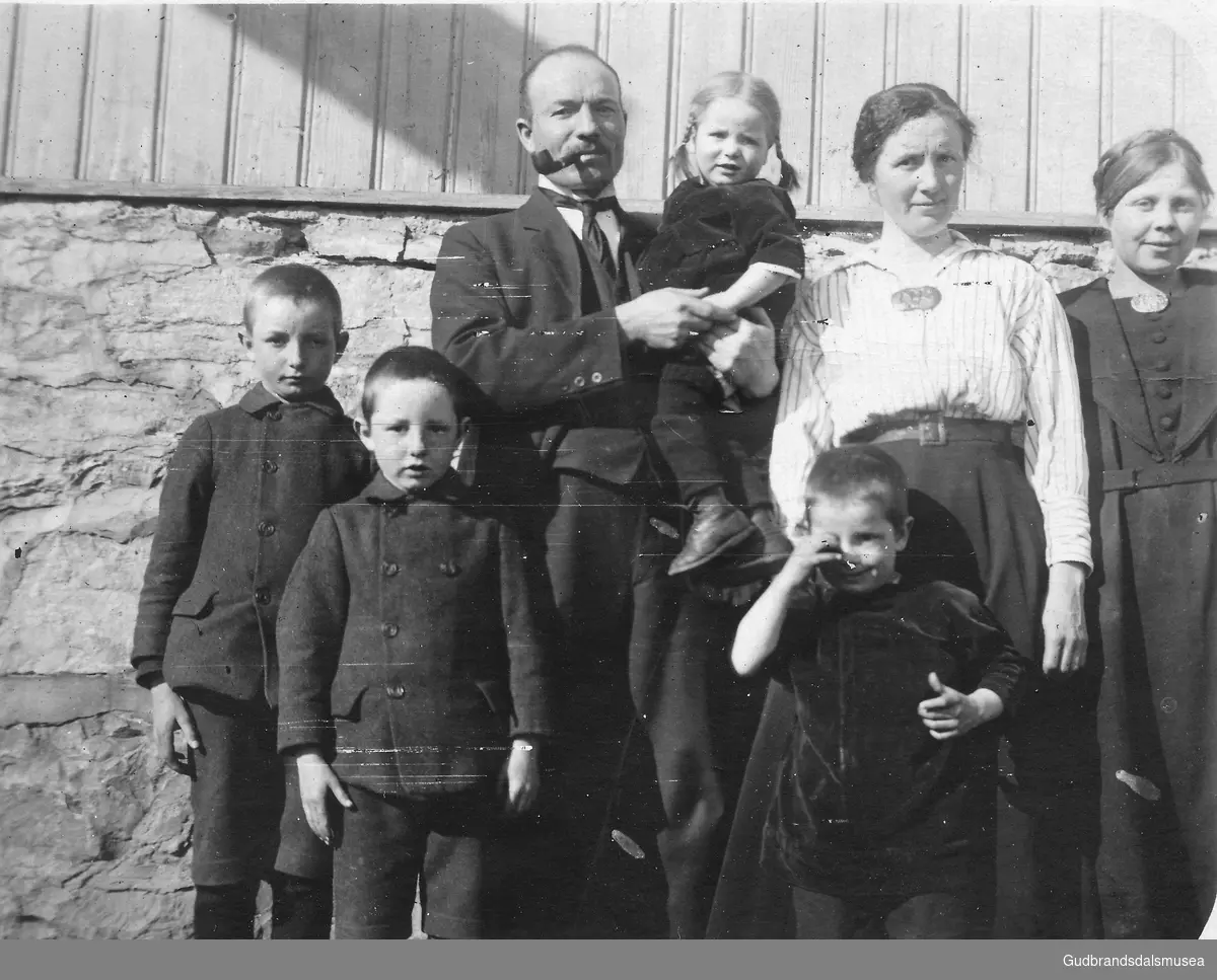 Edvard Grimstad (1886) med familie