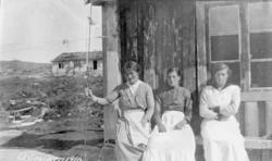 3 jenter ved Nordbue, Aursjøen.
