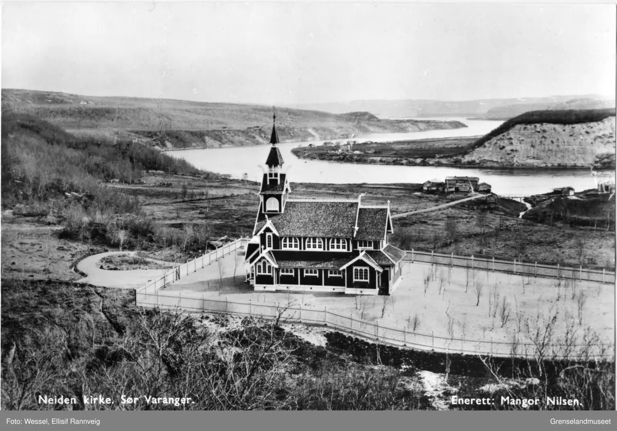 Neiden kirke med Neidenelva i bakgrunnen 1902 - Grenselandmuseet ...