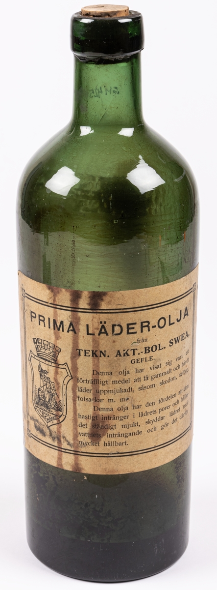 Flaska av grönt glas men Prima läderolja. Med delar av innehållet kvar.