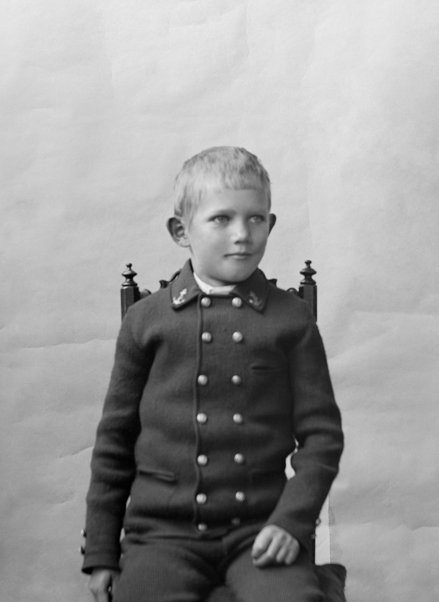 Porträtt av Arne Hallin, fotograf Emil Durlings äldsta systerson. Son till Karl Johan Hallin och Durlings syster, Hedvig Maria Bertha Durling.