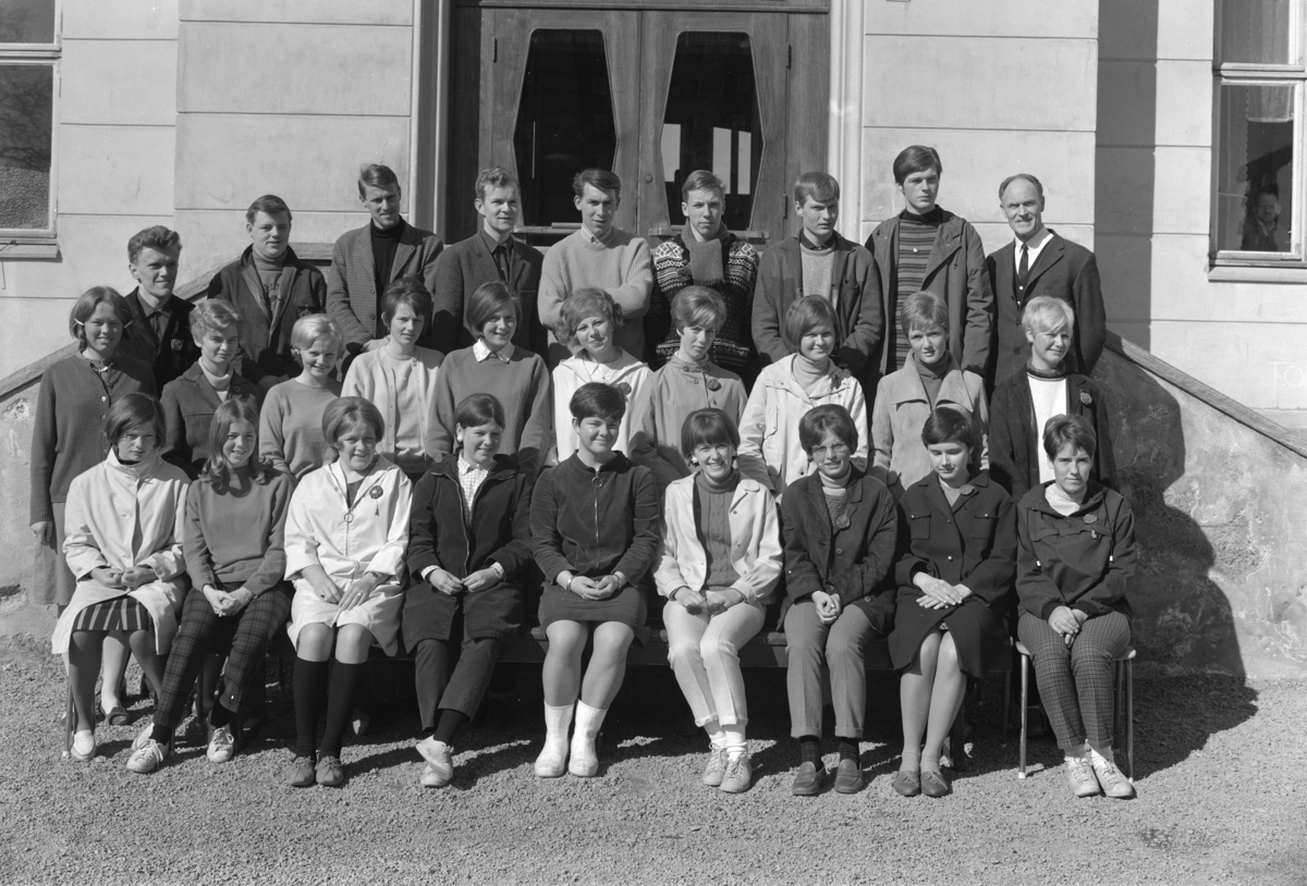 Hamar Katedralskole KL. 3L 1967-1968. Elever og lærere, ukjente.