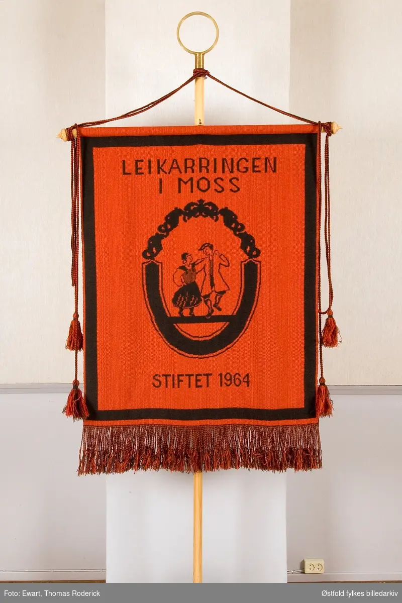 Fane til Leikarringen i Moss stiftet 1964. For- og bakside.