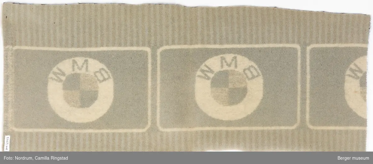 Bilsetetrekk
Striper og BMV-logo i ruter