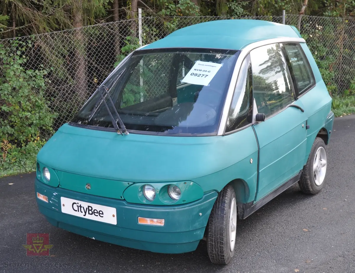 Grønn prototype av Pivco City Bee/PIV 2. Bilen kjennetegnes av sine doble lykter og høye tak. Den har to seter. Grønn, grå og svart innvendig, og aluminiumsfelger. Bilen har et karosseri av termoplast (polyetylen), og et tak av ABS plast. Ramme i aluminium. Framhjulstrekk. Bilen ble drevet av en elektrisk motor på maksimalt 27 kW. Nikkel-kadmiumbatteriene er fjernet.