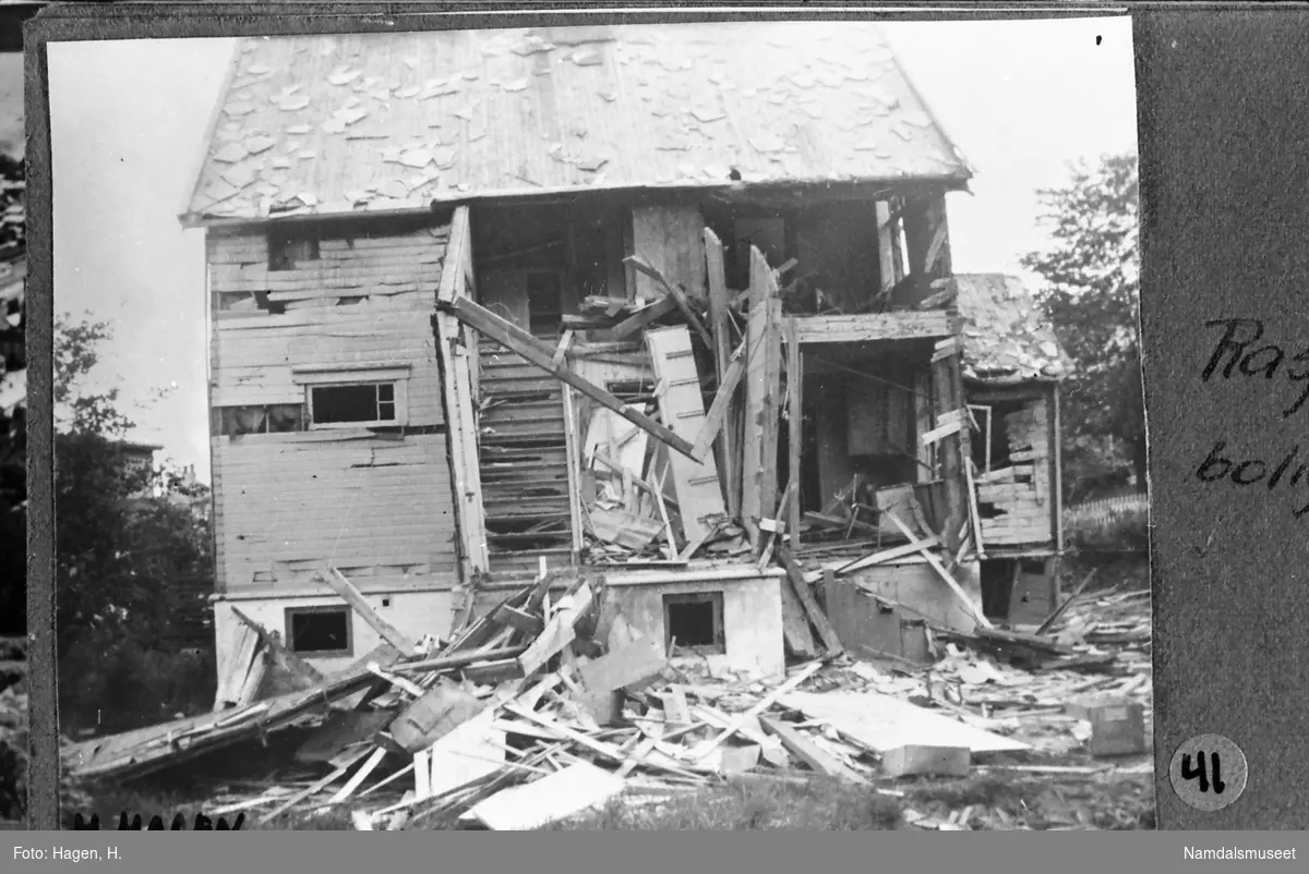 Namsos. Hus i Namsos etter tysk bombing 20.04.1940.