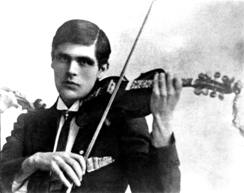 Nils Bakke and his fiddle.