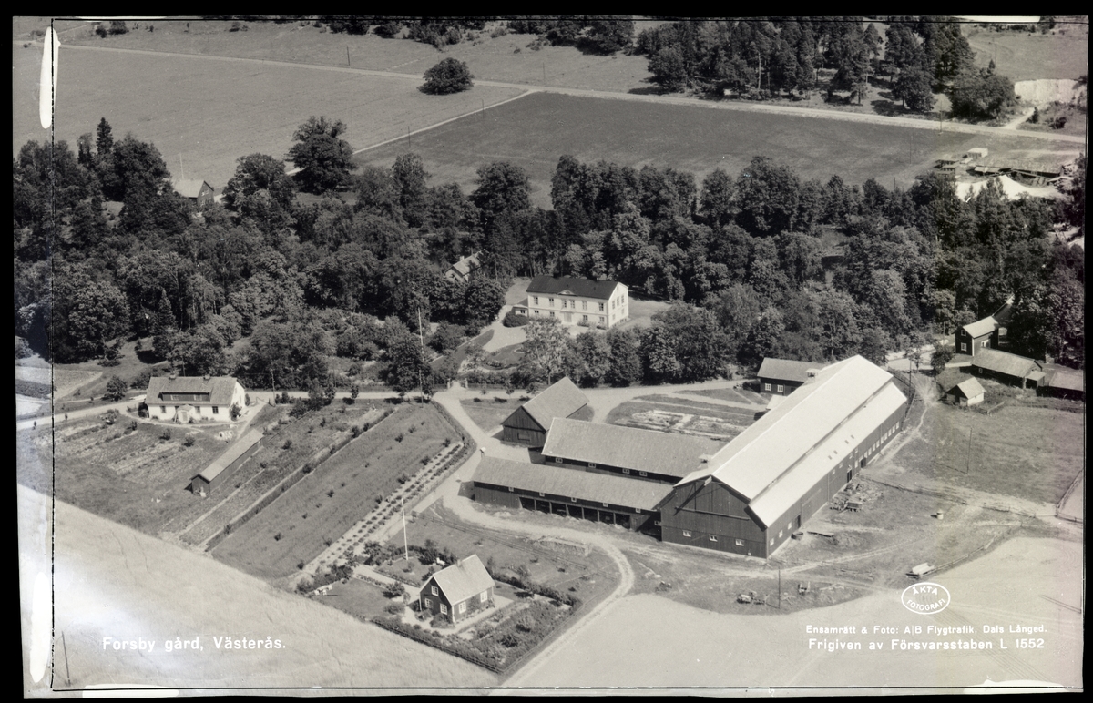 Flygfoto över Forsby gård Västmanlands läns museum / DigitaltMuseum