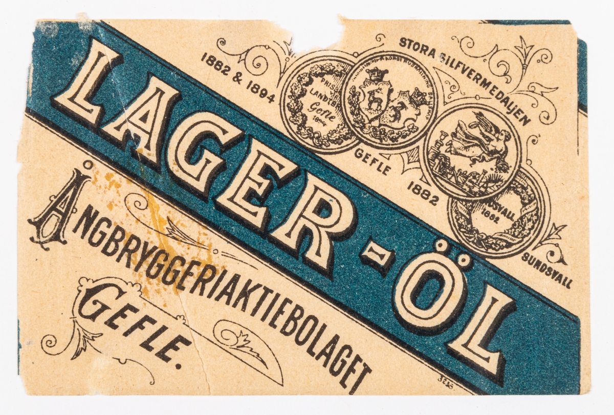 Lager-öl, Ångbryggeriaktiebolaget, Gefle. Del av samling bryggerietiketter av papper, från olika bryggerier i Gävle.