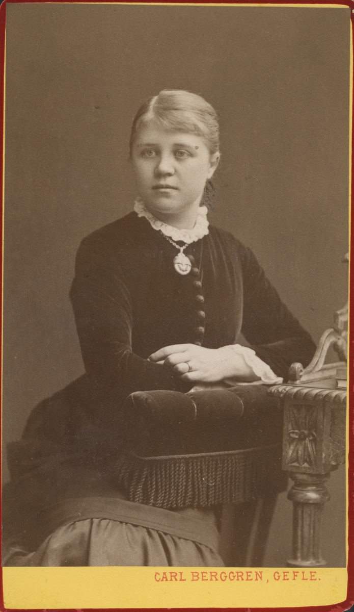 Fru Ester Carlsson.