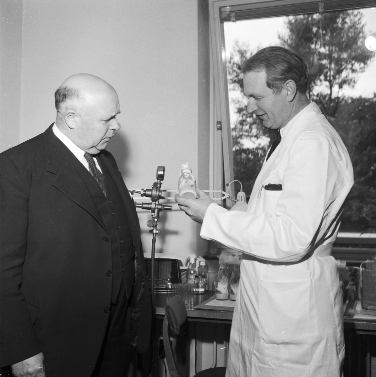 Institutionen för fysiologisk botanik, besök av Sam Norup och docent Axel Nygren, Uppsala, september 1957