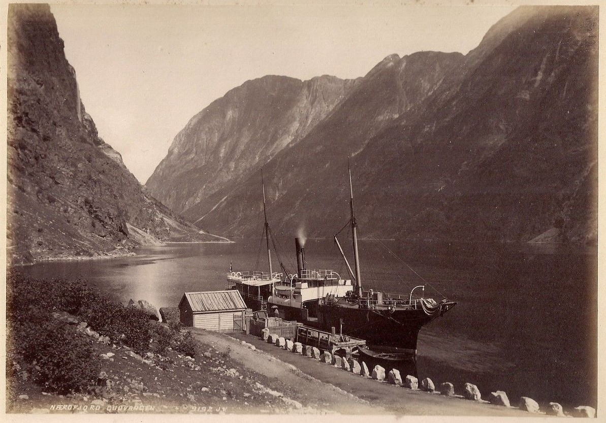 Dampskipet Fjalir fra 1858 ved brygga i Gudvangen i Nærøyfjorden