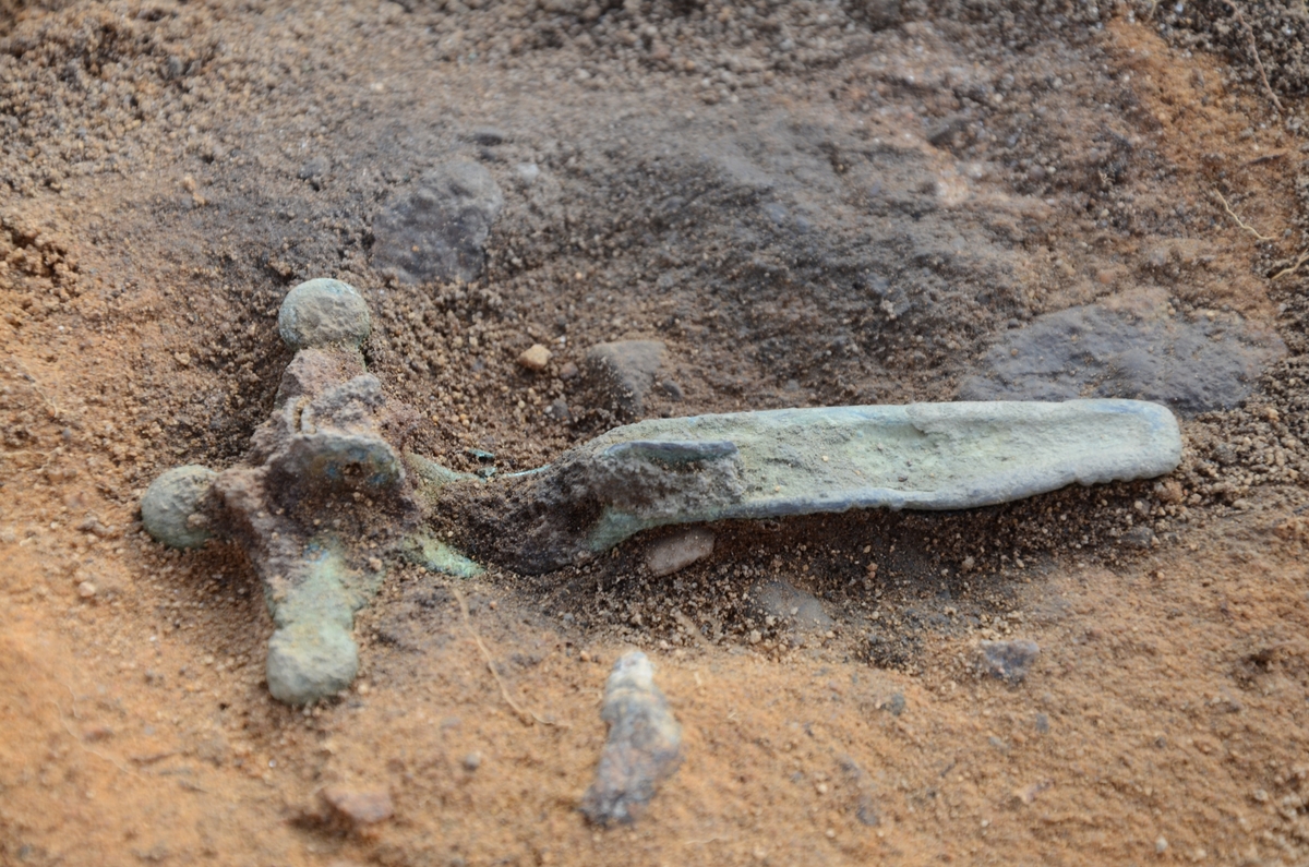 Bilder tagna vi en arkeologisk undersökning av ett gravfält vid riksväg 26/47 i Bankeryd i Jönköpings kommun.