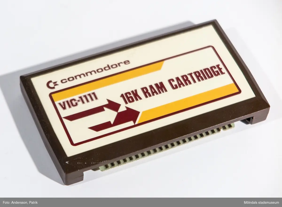 Kassett med externt RAM-minne på 16K för Commodore Vic 20 och Commodore 64. Kassetten anslöts via en port på baksidan av datorn. Det extra minnet gav bland annat tillgång till bättre grafik för dataspel.