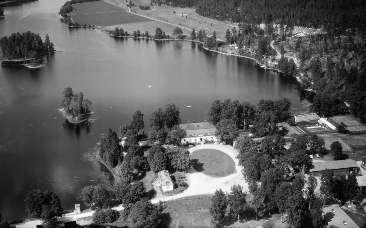 Flygfoto över Hooks Herrgård i Hok, Vaggeryds kommun, Jönköpings län. 1243/ 1966