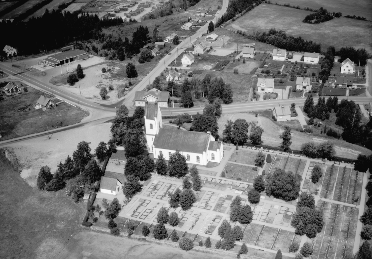 Flygfoto över Hässleby kyrka i Mariannelund, Eksjö kommun, Jönköpings län 991/1967