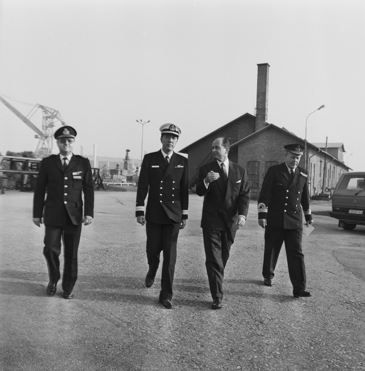 Konteramiral och  chef för Kustflottan 1990–1994.