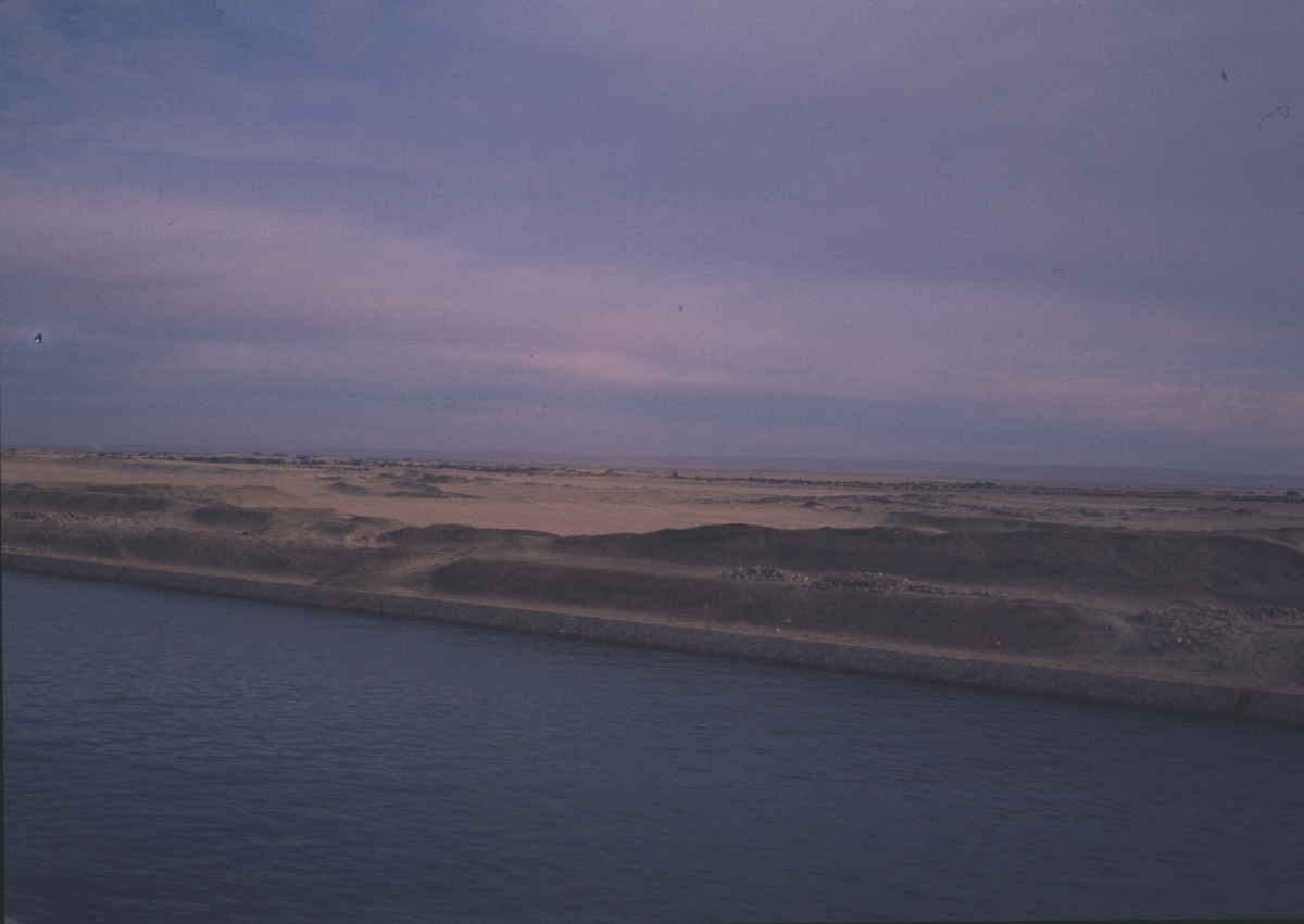 Suezkanalen, östra stranden