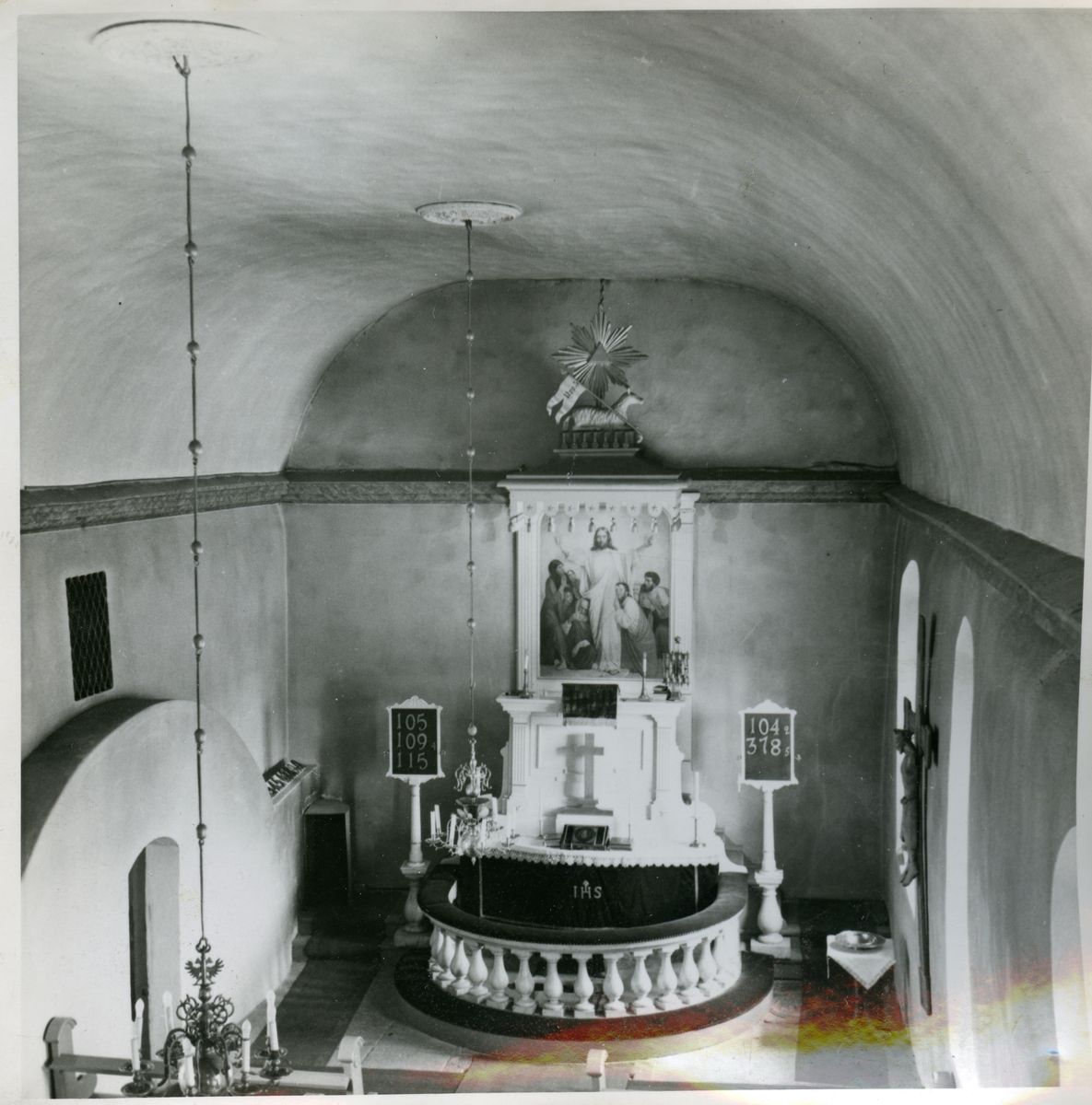 Säterbo sn, Arboga kn, Säterbo kyrka.
Interiör av Säterbo kyrka, mot altaret, 1946-1947.