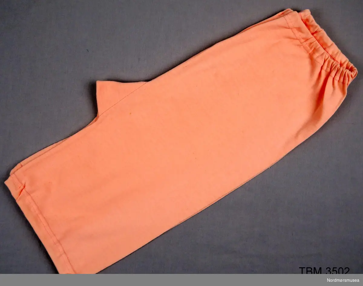 .Solid rosa underbukse med strikk i livet og nederst i beina-