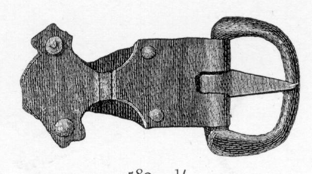 Fra protokollen (J. S. Munch, 1952): 
Liten, sterkt forrustet remspenne med torn, som Rygh 580, men mangler helt dennes vedhengende beslag. sammen med dette stykke ligger et lite jernfragment som muligens kan være et rembeslag.
Eldre jernalders gravfunn.