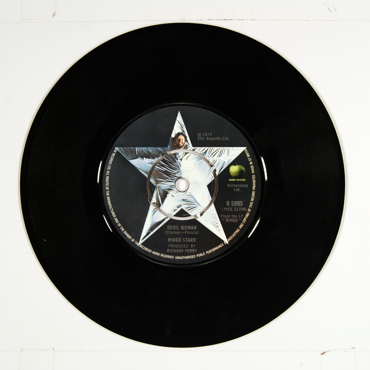 Coveret viser Ringo Starr og en liten engel/kjerub. Plateetiketten viser Ringo Starr i en stjerne.