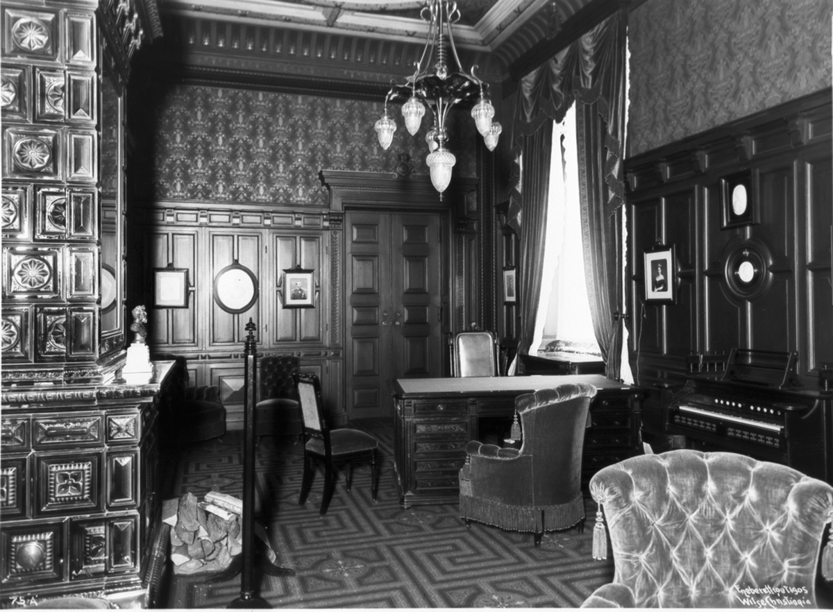 Kongens kontor på Det Kongelige Slott fotografert 1901-1905.
