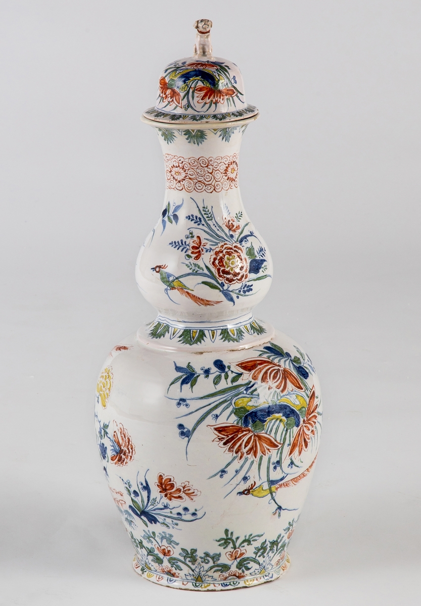Kinesisk inspirerte motive med blomster og fugler.
