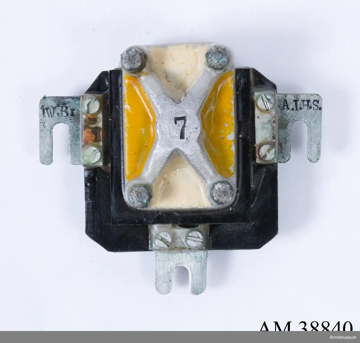 Grupp H II.
Till 1 W bärbar radiostation m/1929.Tillbehören är en sändare, en mottagarelåda, en materiellåda, en batterilåda, en ramantenn i fodral och en väska med åtta kondensatorer.Bilaga.