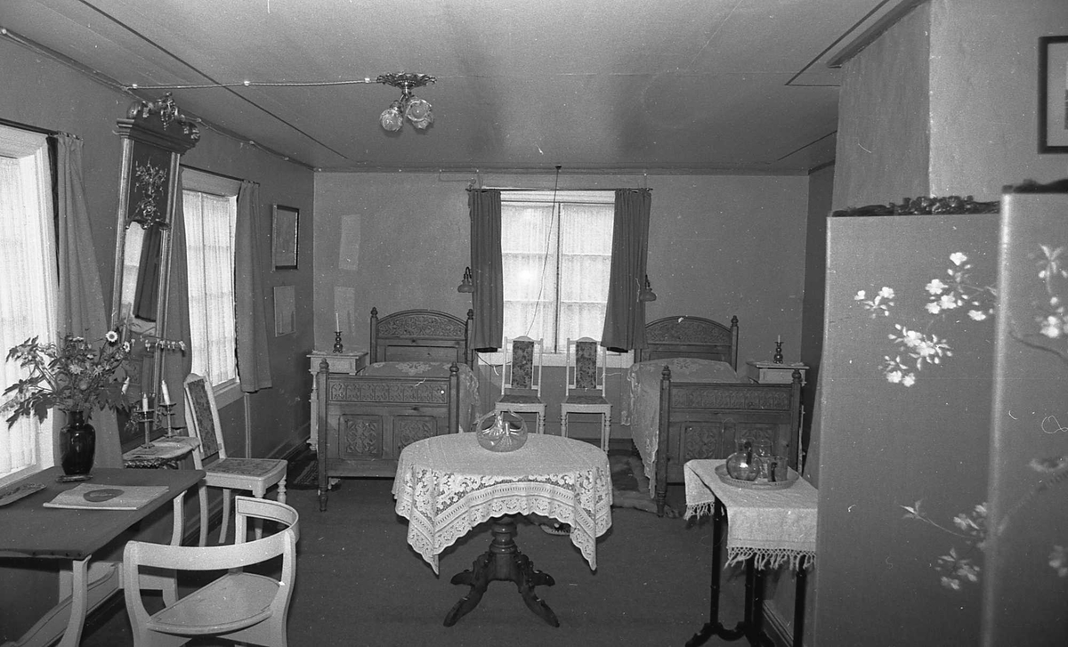 DOK:1972-1975, Aulestad, interiør, gjesteværelse, seng, bord, stol, skjerm,