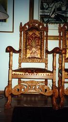 postmuseet, gjenstander, stoler, høyrygget gyldenlærstol