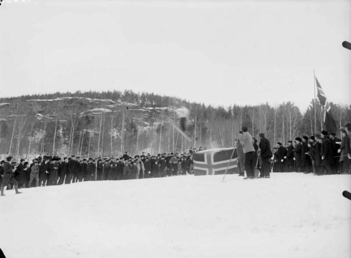 17.02.1908. Skirennet i Toksenbakken. Hopprenn, tlskuere, flagg.