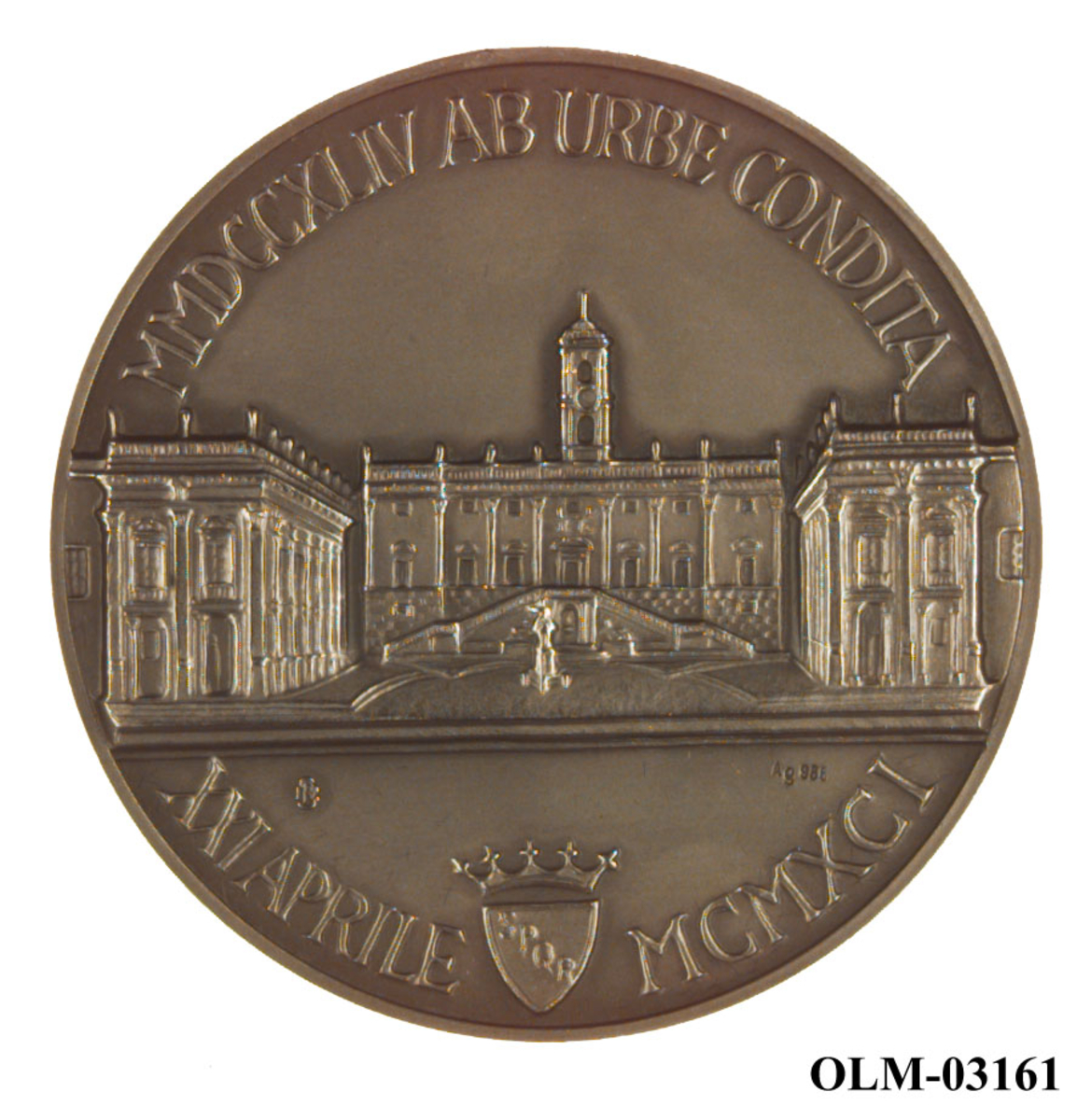 Sølvfarget medalje med motiv av Giuseppe Gioacchino Belli på den ene siden, og Piazza del Campidoglio i Roma på den andre siden. 