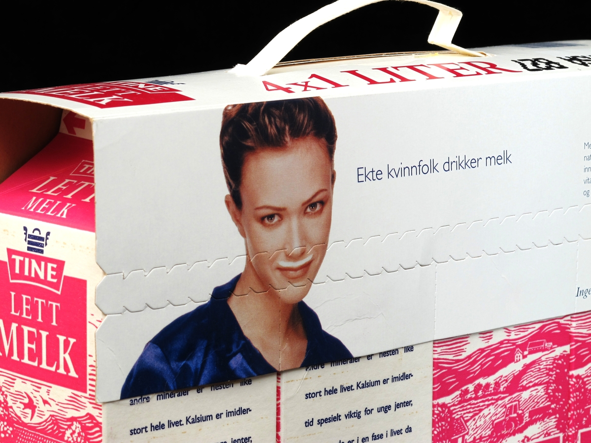 På bærehanken bilde av en kvinnelig fotomodell med melkebart, et glass melk og Tines logo.
