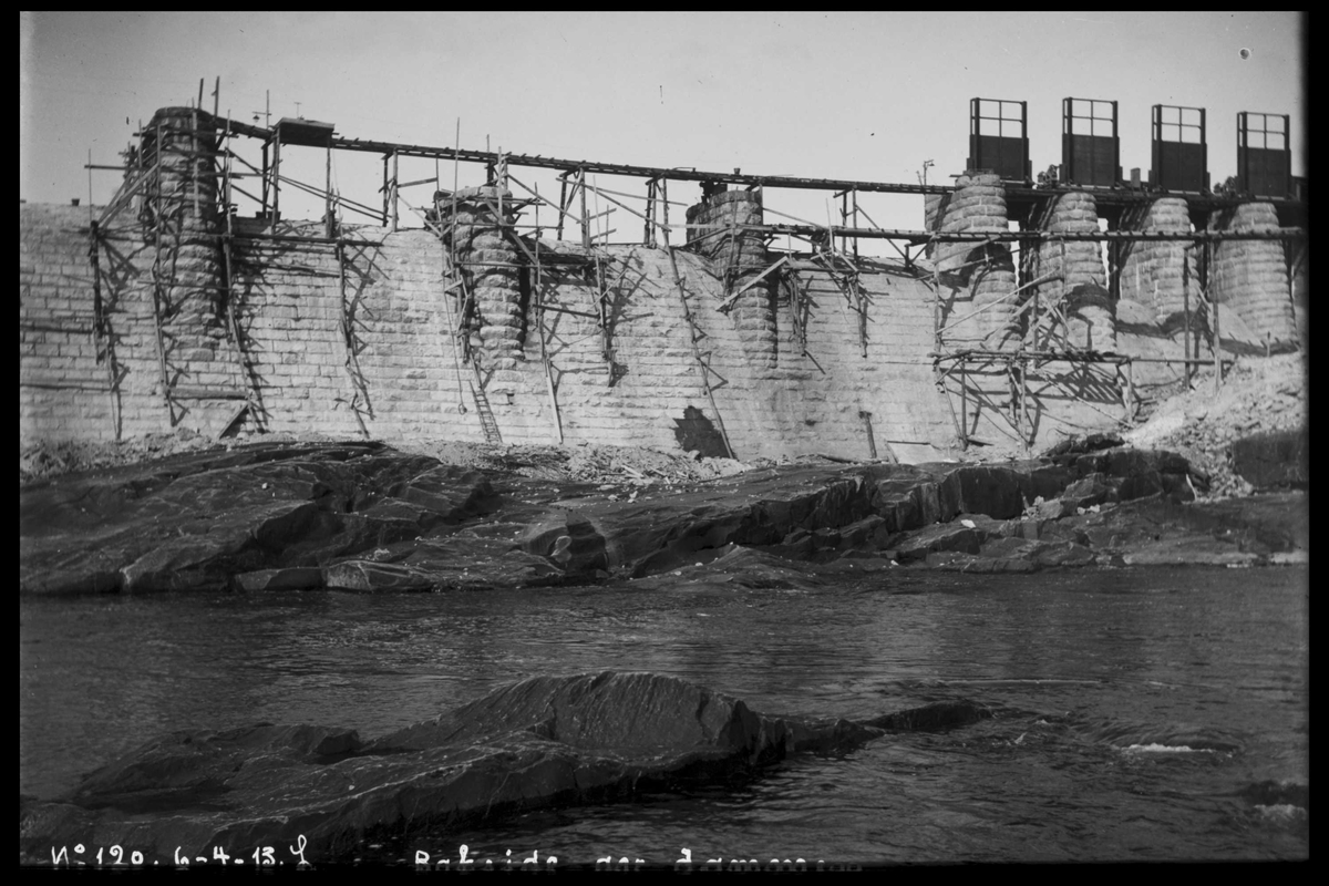 Arendal Fossekompani i begynnelsen av 1900-tallet
CD merket 0565, Bilde: 9
Sted: Haugsjå
Beskrivelse: Dammen under bygging