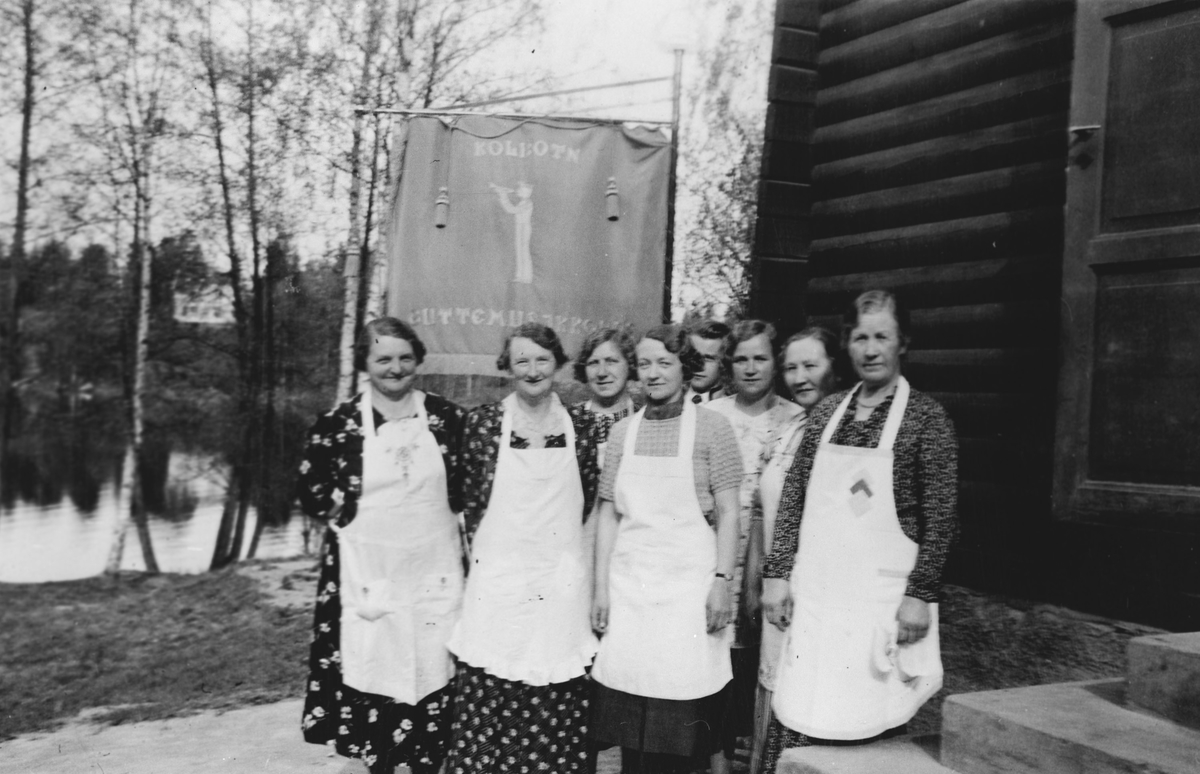 Mødre som serverte musikantene etter toget på Skogsland.