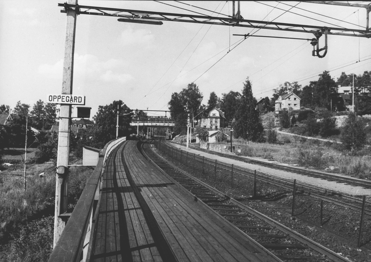 Oppegård stasjon (perrongen) bildet er tatt nordover.